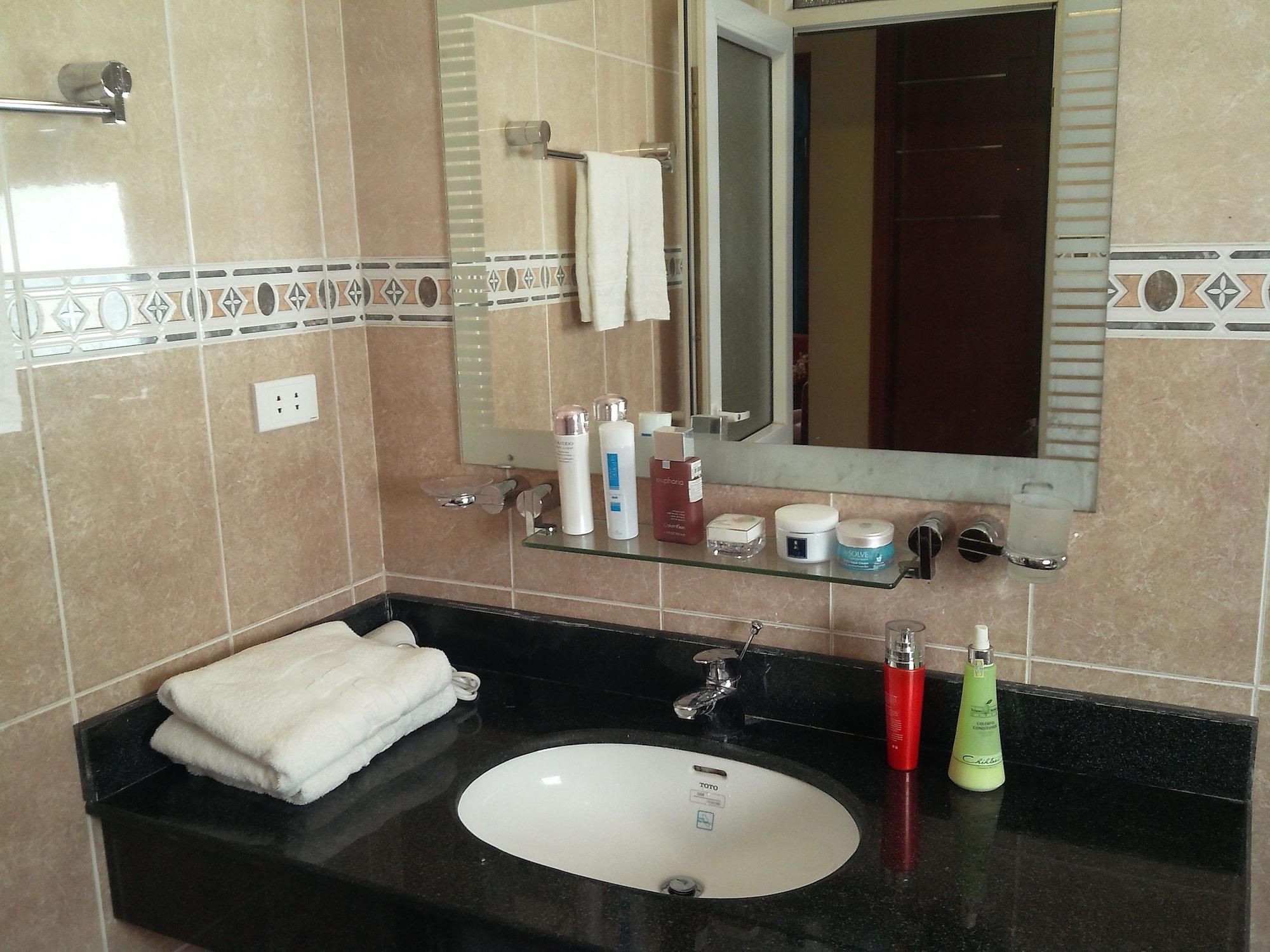 Camela Hotel & Resort Hai Phong Buitenkant foto